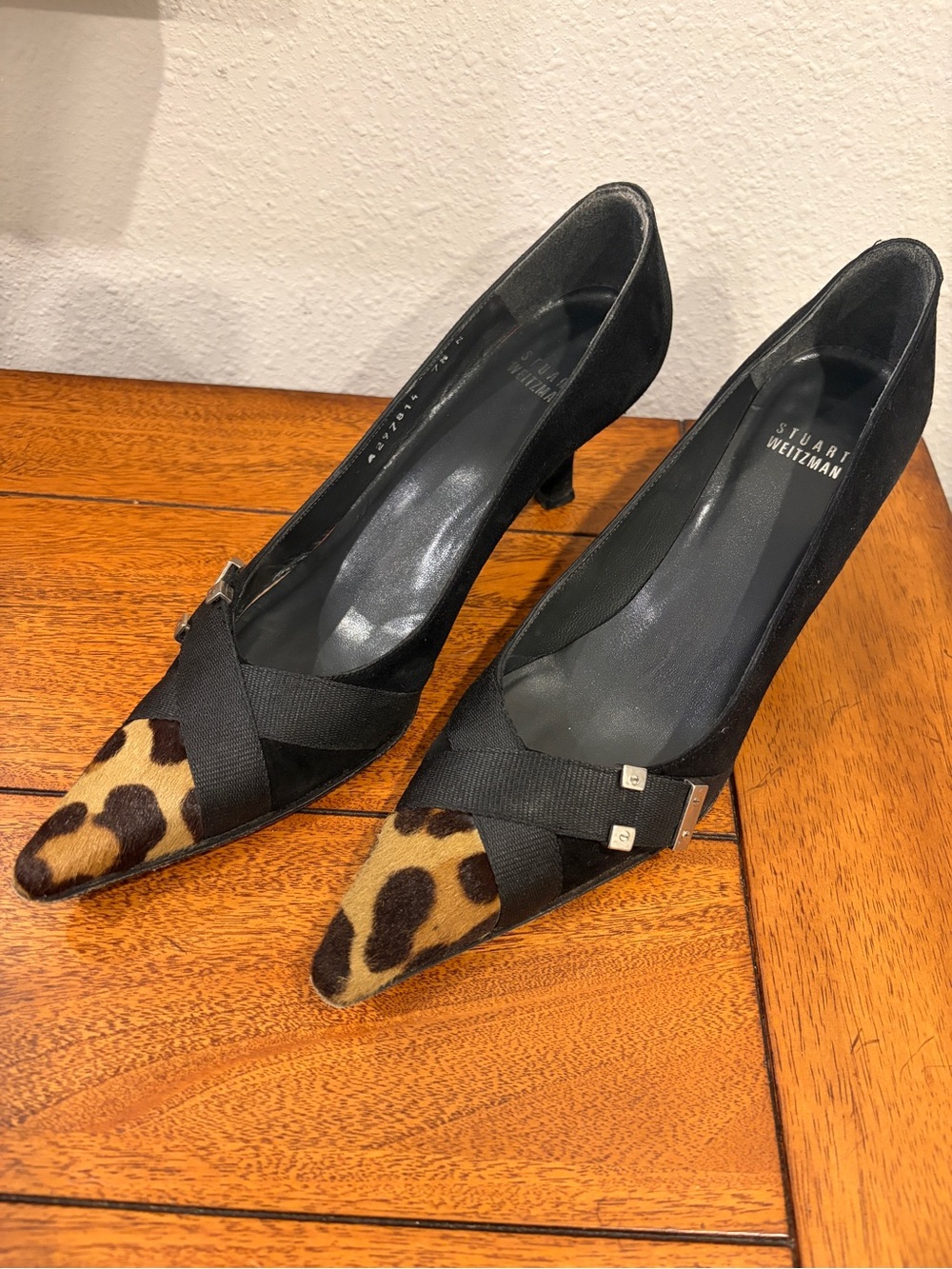 Stuart Weitzman Black suede kitten heel Pumps with Leopard Print Pointed Toe 7.5